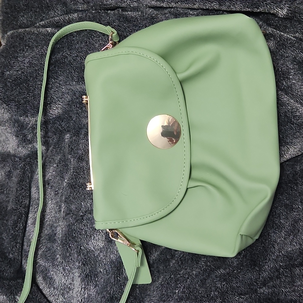 Useful makeup bag with many pockets.